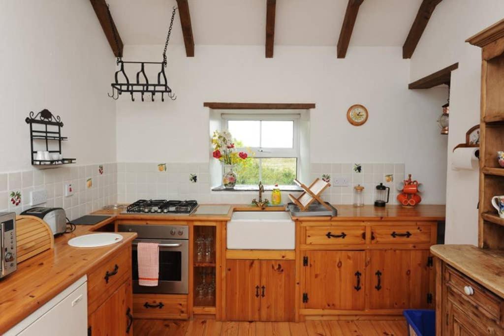 Red Stonecutters Cottage, Doolin Carrowauff المظهر الخارجي الصورة